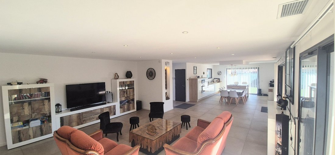 Villa in Millas, Occitania, France 1 - 17796707