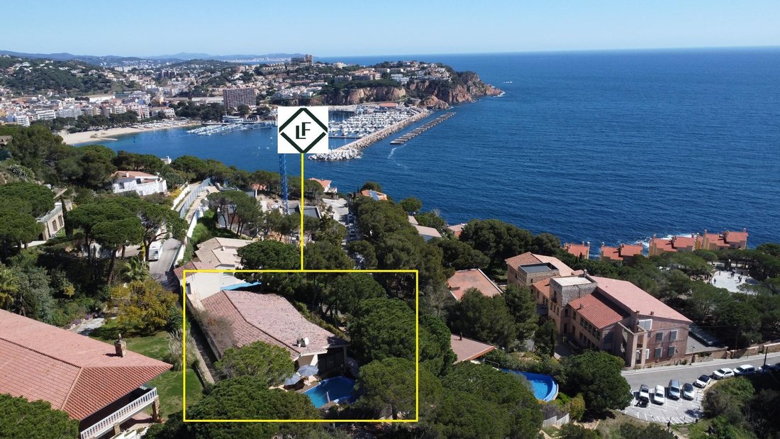 Villa in Sant Feliu de Guixols, Catalonia, Spain 1 - 16989677