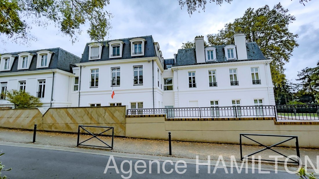 Apartment in Côte Saint Louis, Garches, France 1 - 17796890