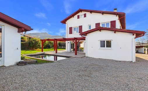 Villa in Ascain, Nouvelle-Aquitaine, France 1