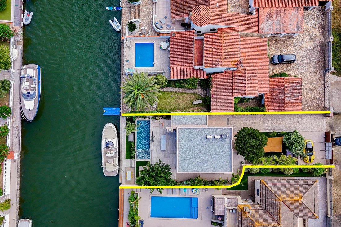 Villa in Empuriabrava, Catalonia, Spain 3 - 16988825