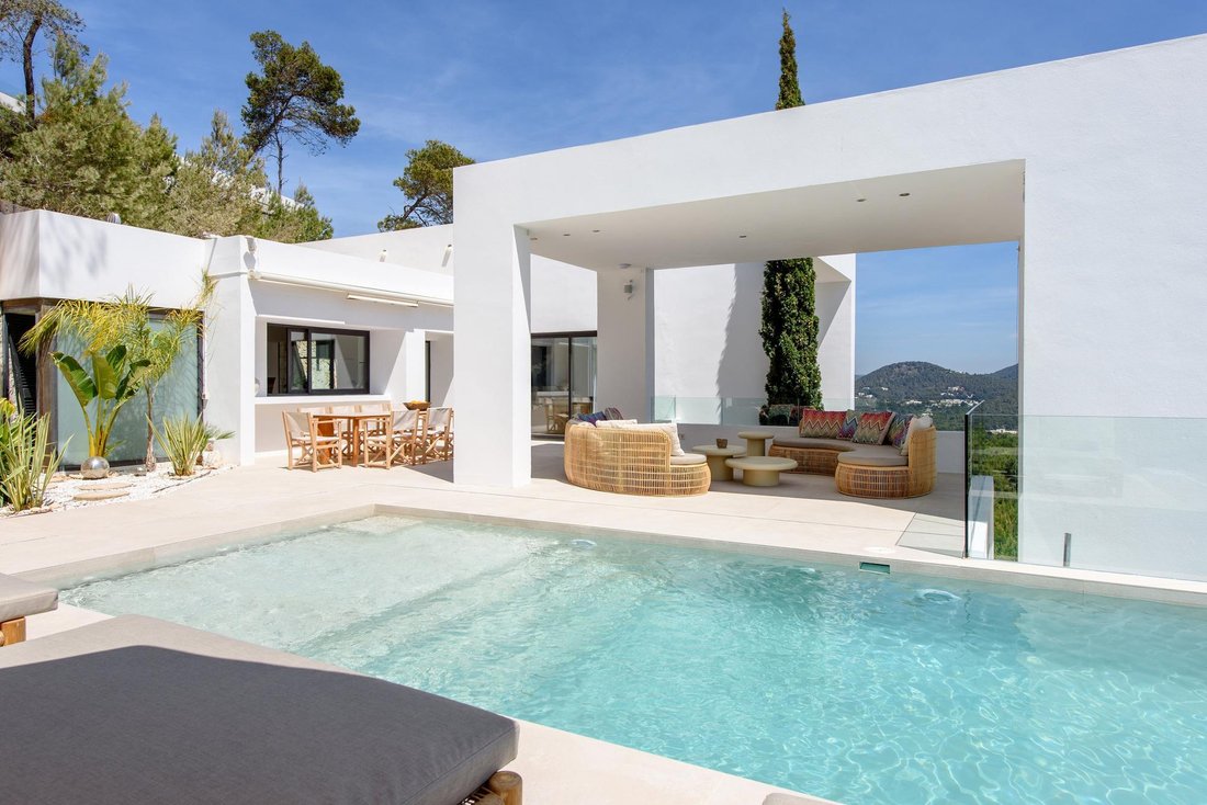 Villa in Sant Antoni de Portmany, Balearic Islands, Spain 1 - 16989276