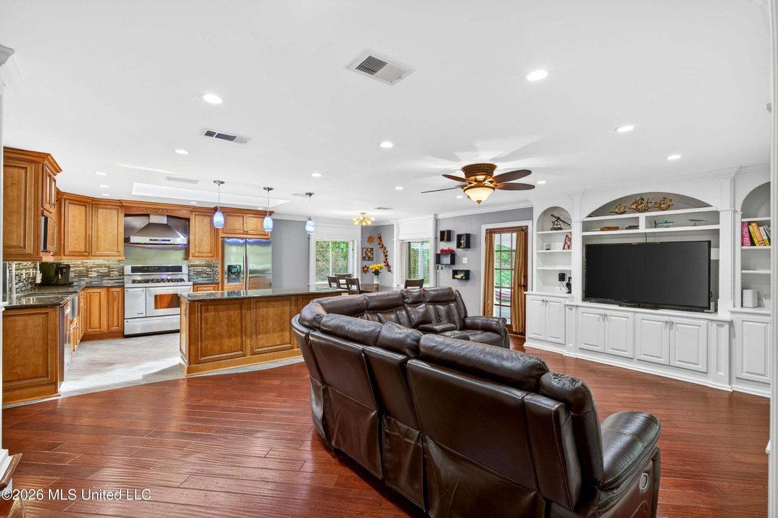 House in Ocean Springs, Mississippi, United States 2 - 17800433