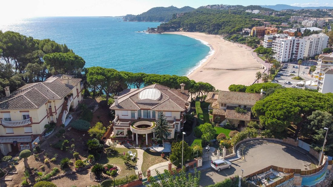Villa in Lloret de Mar, Catalonia, Spain 1 - 16989609