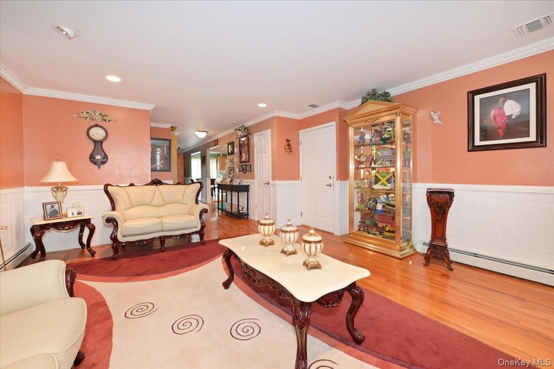 House in Merrick, New York, United States 4 - 17799550