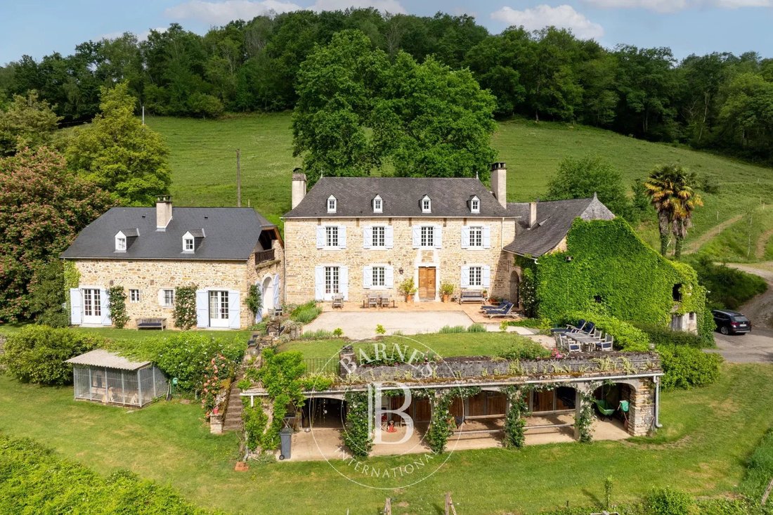 Estate in Pau, Nouvelle-Aquitaine, France 1 - 17797653