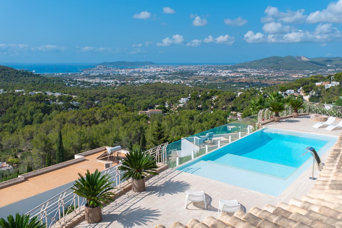 Villa in Can Furnet, Santa Eularia des Riu, Balearic Islands 1 - 16988915