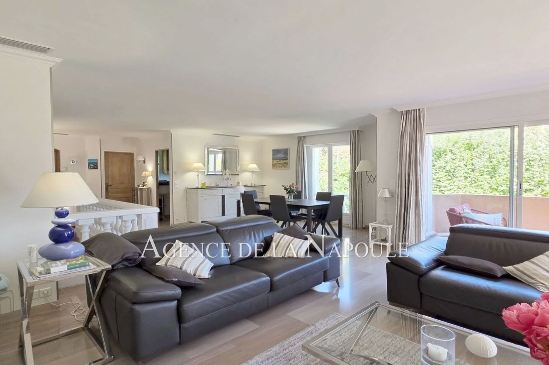 Villa in Le Cottage, Mandelieu-la-Napoule, France 4 - 17796962