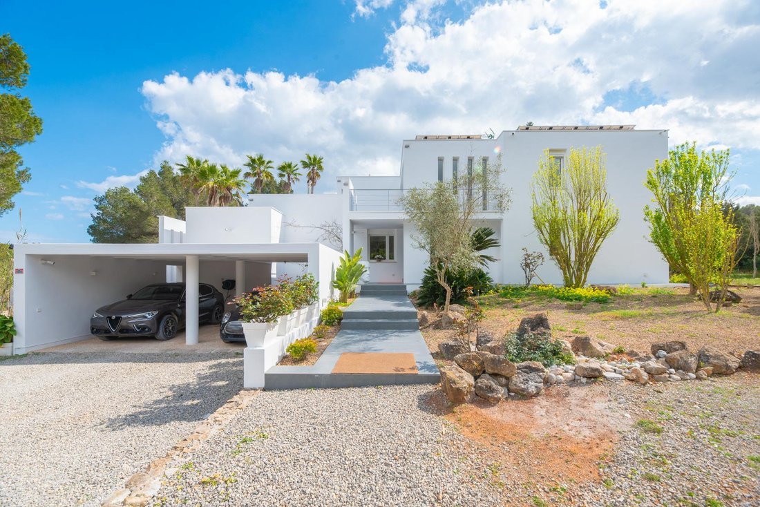Villa in Santa Gertrudis de Fruitera, Santa Eularia des Riu, Balearic Islands 2 - 16989039