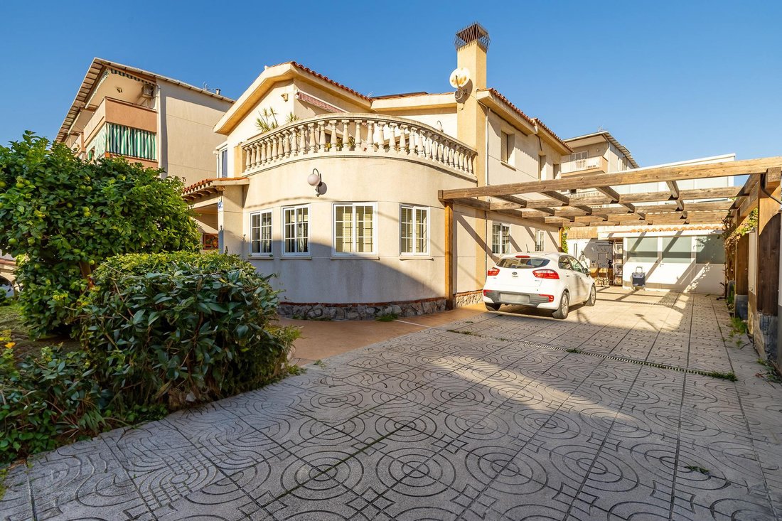 Villa in Castelldefels, Catalonia, Spain 2 - 16987750