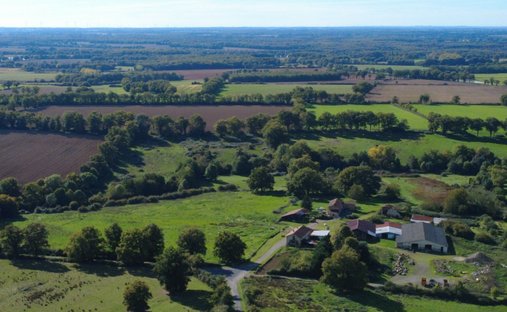 Villa à Pressac, Nouvelle-Aquitaine, France 1