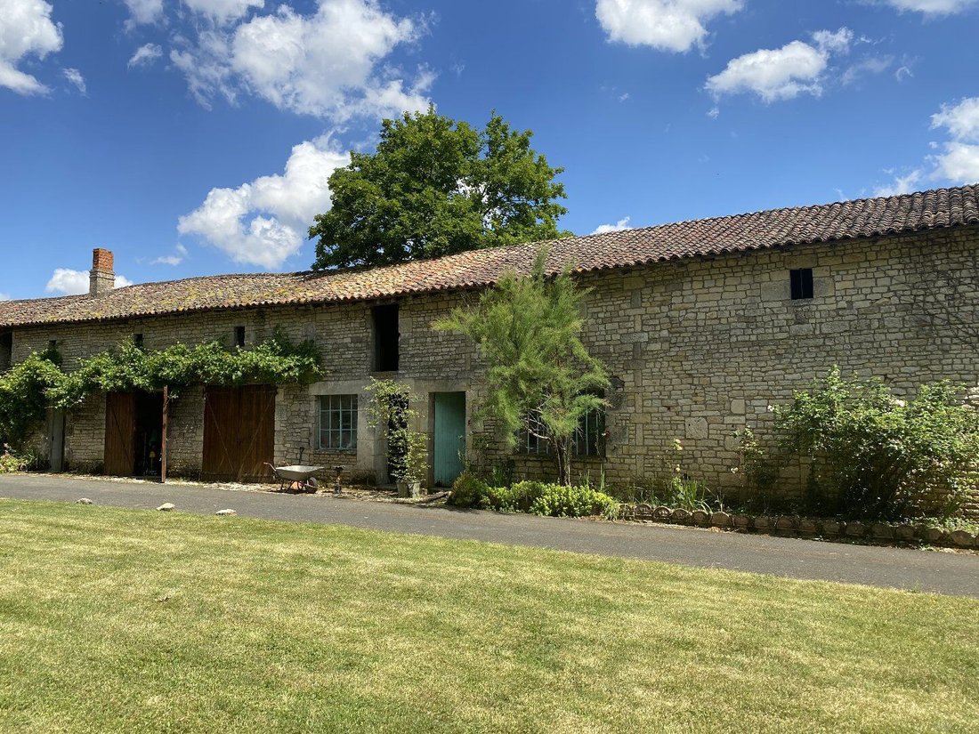 Chateau in Chef-Boutonne, Nouvelle-Aquitaine, France 3 - 17796534