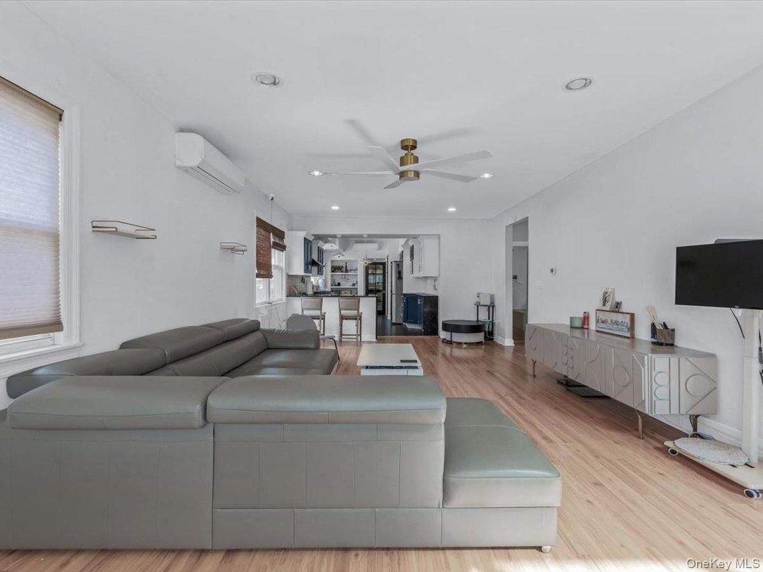 House in New York, New York, United States 5 - 17799516