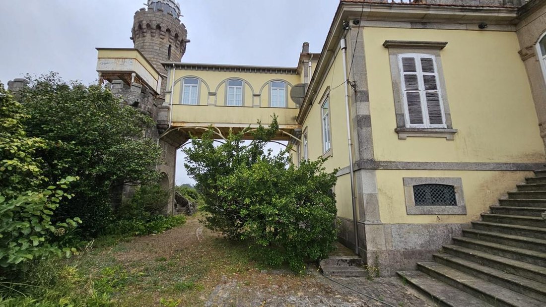 Castle in Santa Marinha e Sao Pedro da Afurada, Porto District, Portugal 3 - 16988074