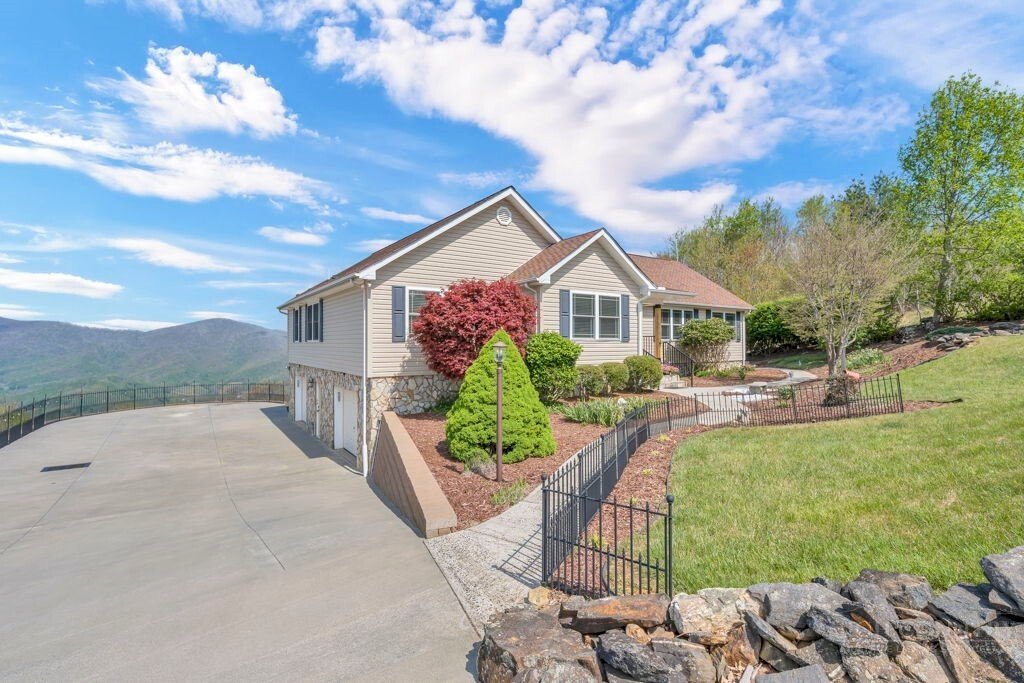 House in West Jefferson, North Carolina, United States 4 - 17795814