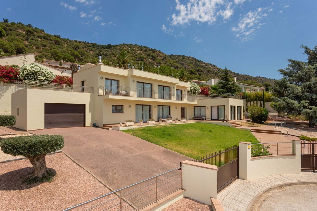 Villa in Pau, Catalonia, Spain 4 - 16987689