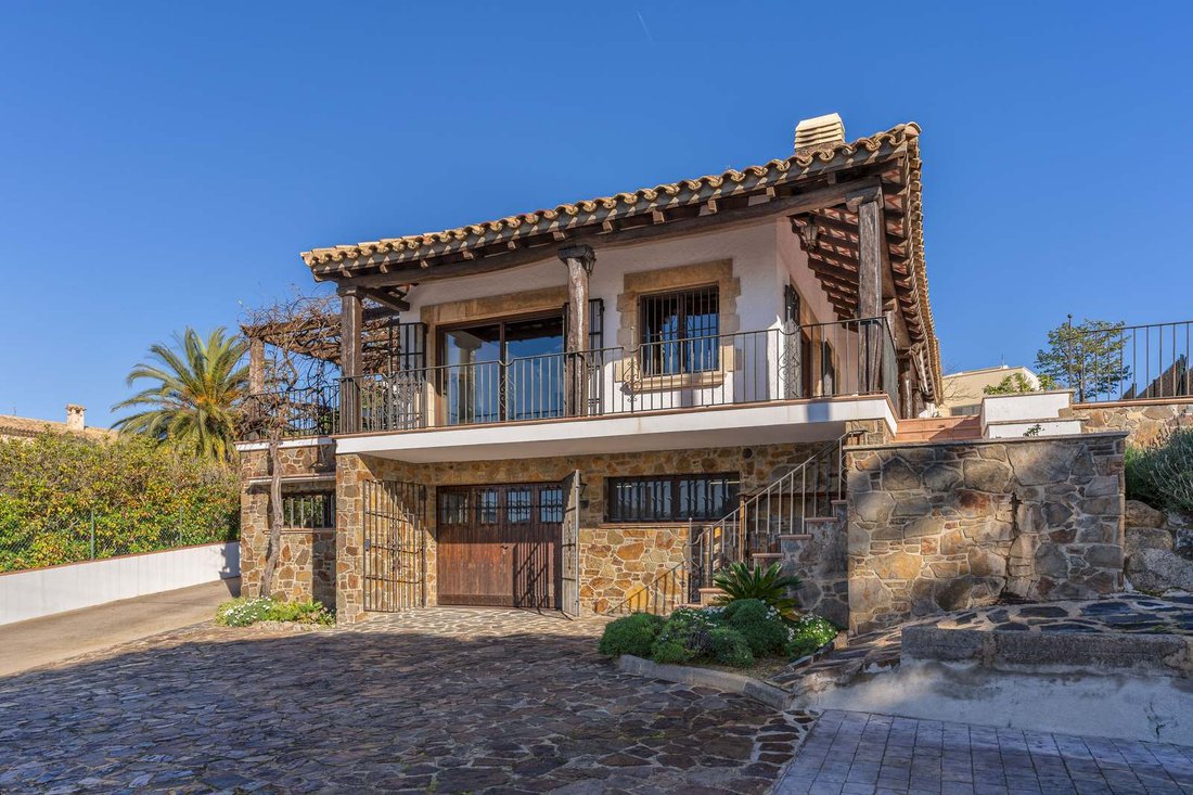 Villa in Sant Feliu de Guixols, Catalonia, Spain 2 - 16989554