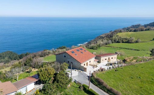 Villa in Mendebaldea, Donostia-San Sebastian, Spain 1