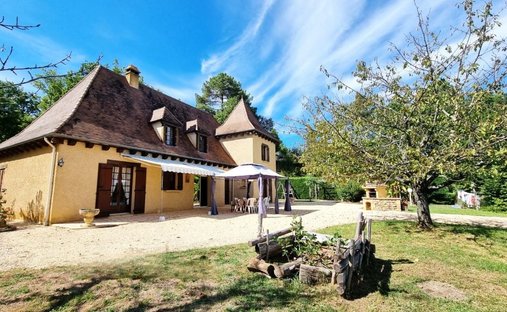 Exclusivity In Its Purest Form!! Overlooking A Private Valley, This 17 Th Century Manor Offers Total