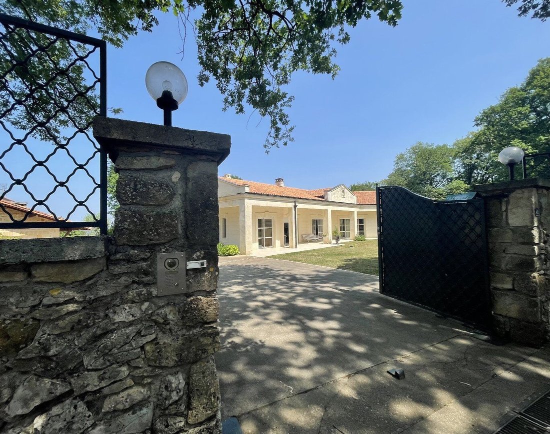 Villa in Terrasson-Lavilledieu, Nouvelle-Aquitaine, France 4 - 17796529