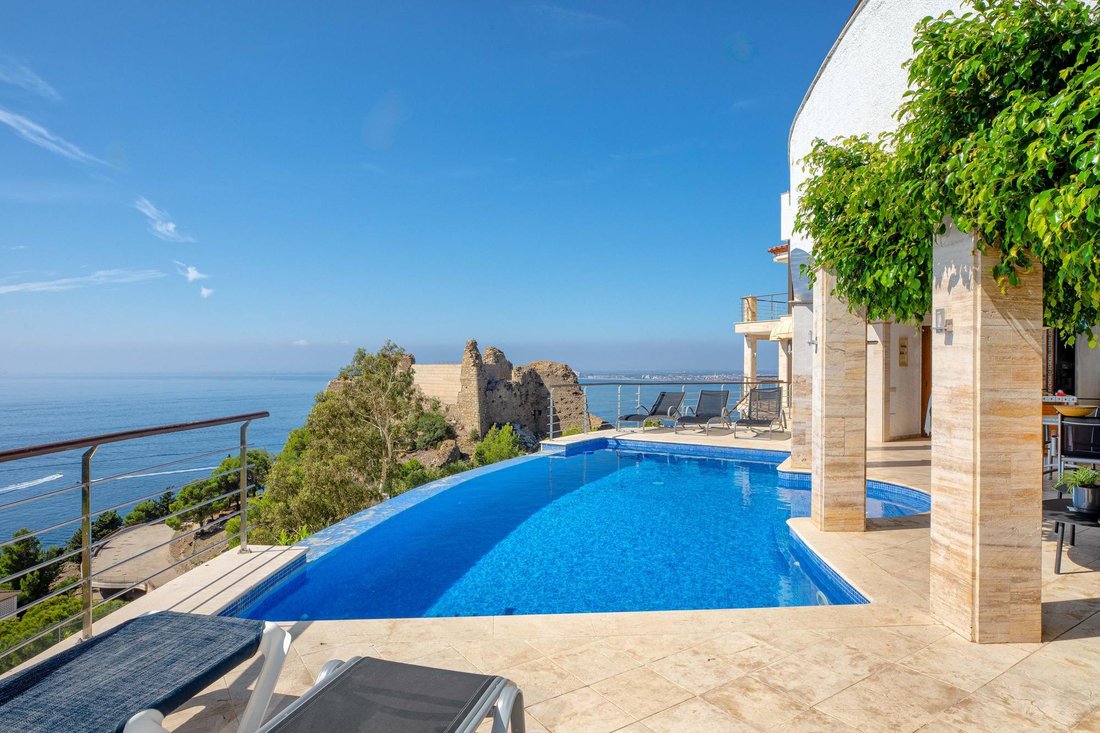 Villa in Roses, Catalonia, Spain 1 - 16988010