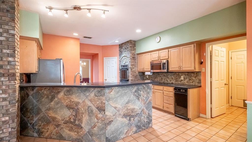 House in Granbury, Texas, United States 5 - 17799788