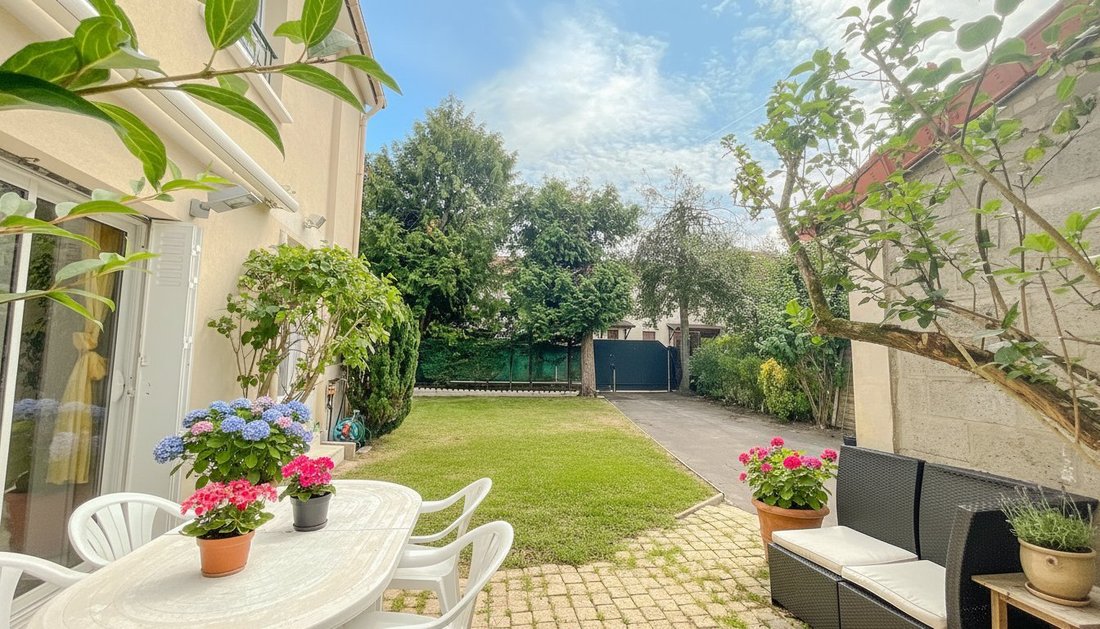Villa in Plateau Ouest, Suresnes, France 1 - 17796703
