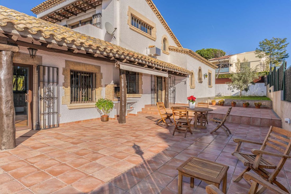 Villa in Sant Feliu de Guixols, Catalonia, Spain 3 - 16989554