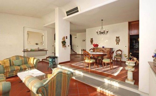 Villa in Gymnasiumzone, Montecatini Terme, Italien 1