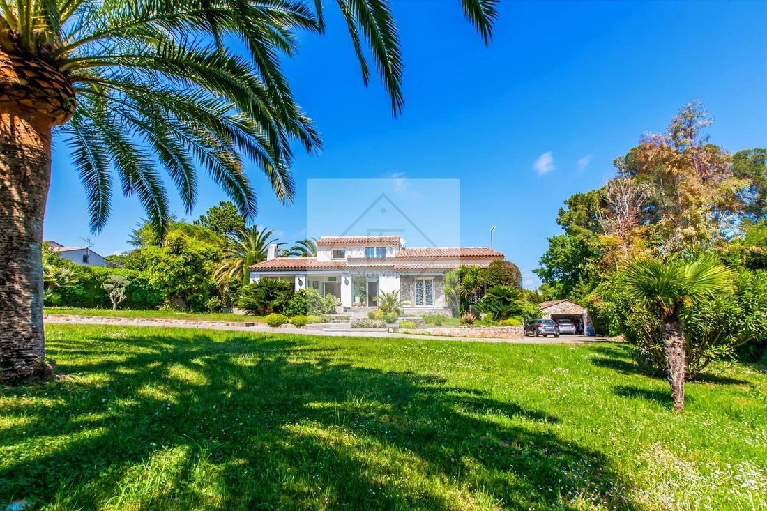 Villa in Mougins, Provence-Alpes-Côte d'Azur, France 4 - 17797029