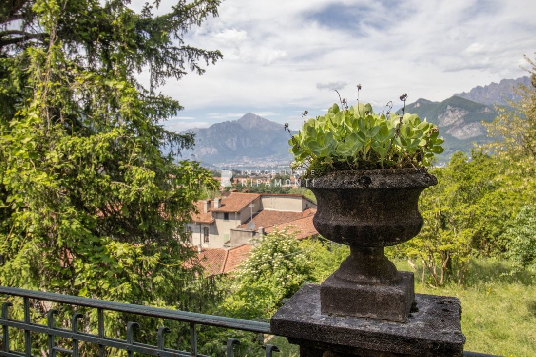 Villa in Valgreghentino, Lombardy, Italy 1 - 15667378