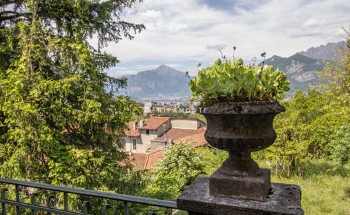 Villa in Valgreghentino, Lombardy, Italy 1