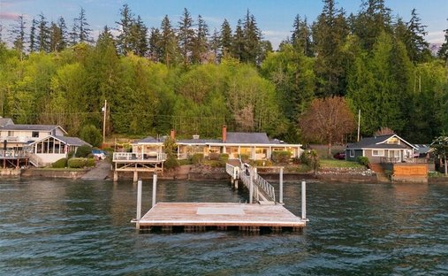 House in Belfair, Washington, United States 1