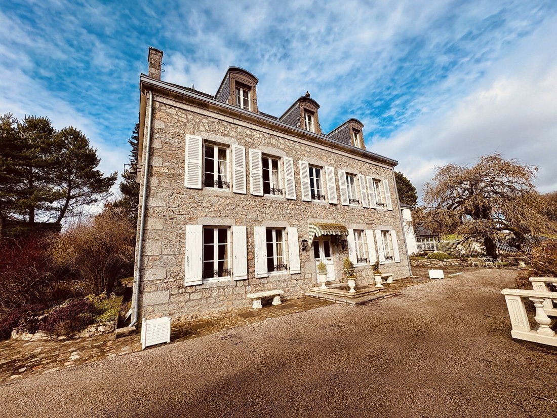 Villa in Couzergues, Ussel, France 1 - 17796814