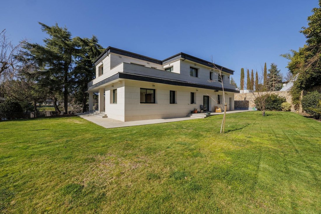 Villa in Boadilla del Monte, Comunidad de Madrid, Spain 3 - 16987755