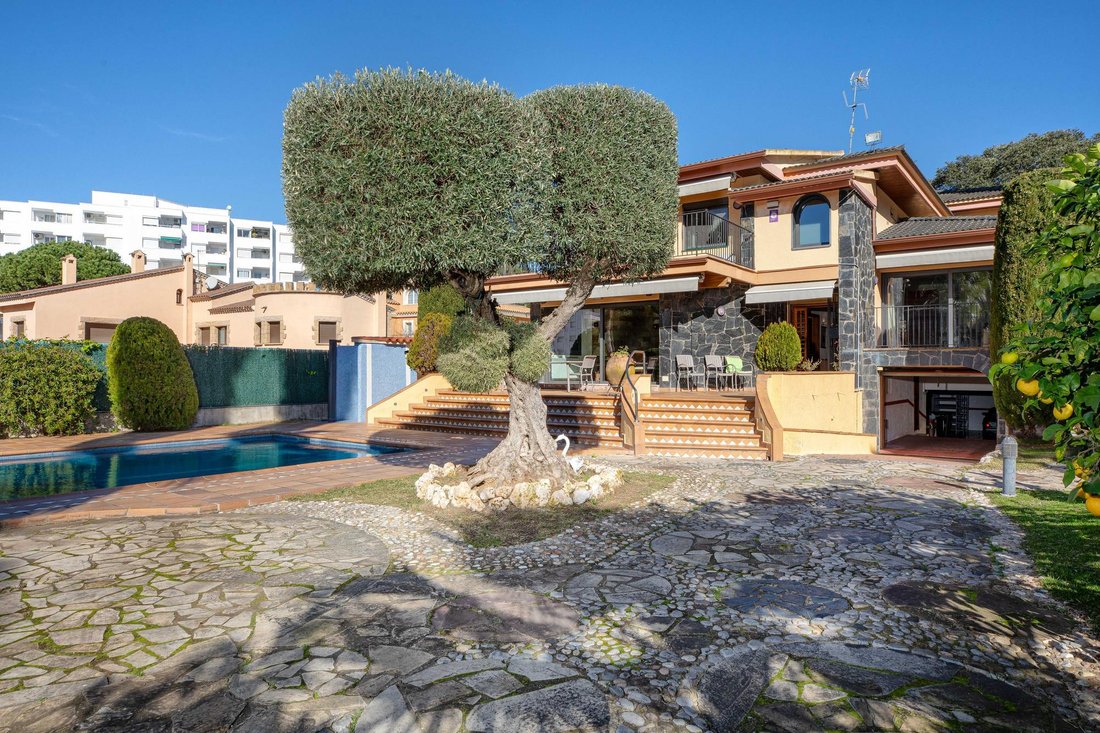 Villa in Lloret de Mar, Catalonia, Spain 2 - 17220333
