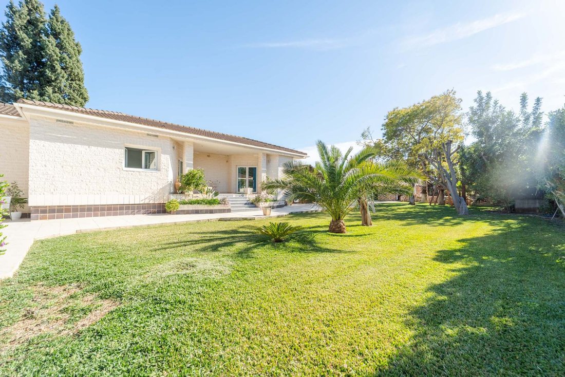 Villa in la Pobla de Vallbona, Valencian Community, Spain 4 - 17546742