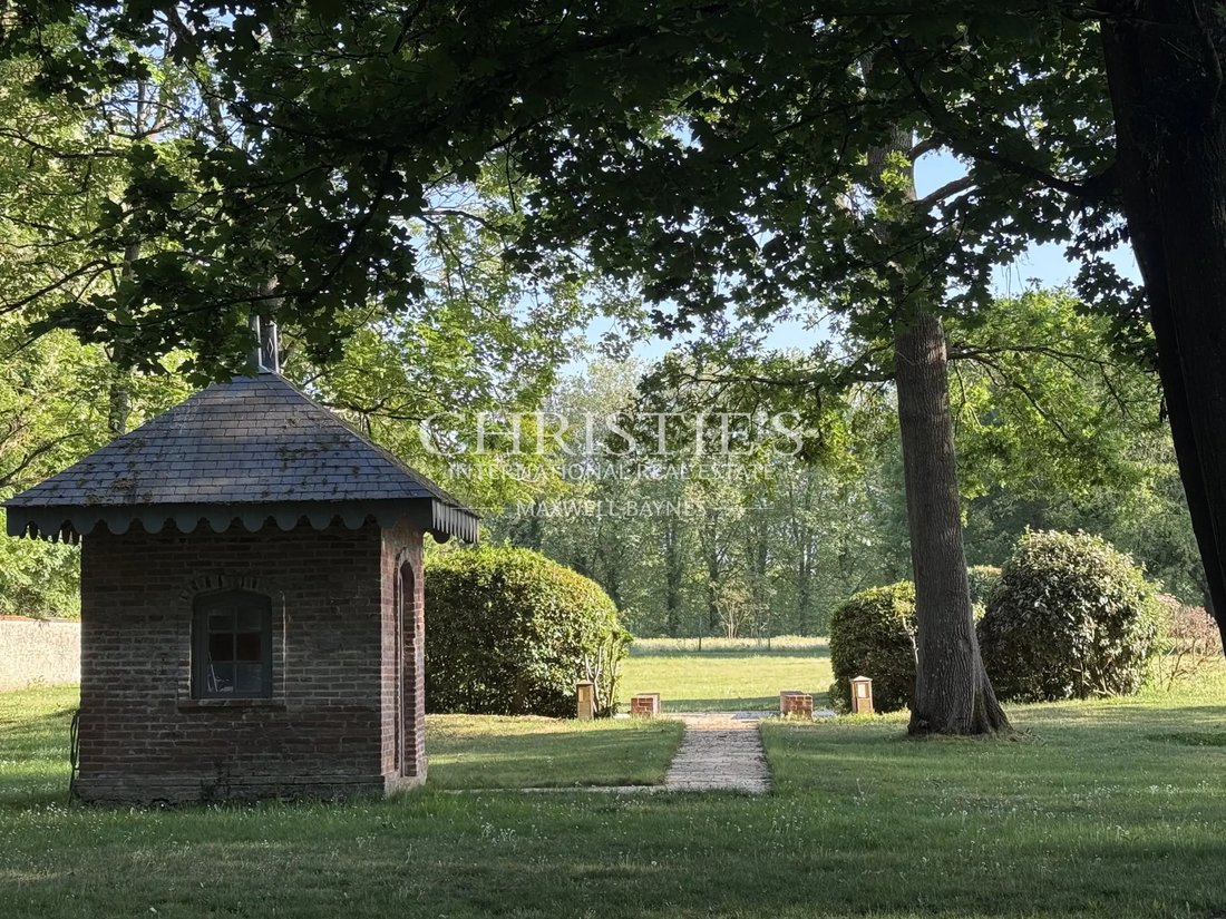 Estate in Richelieu, Centre-Val de Loire, France 3 - 17797645