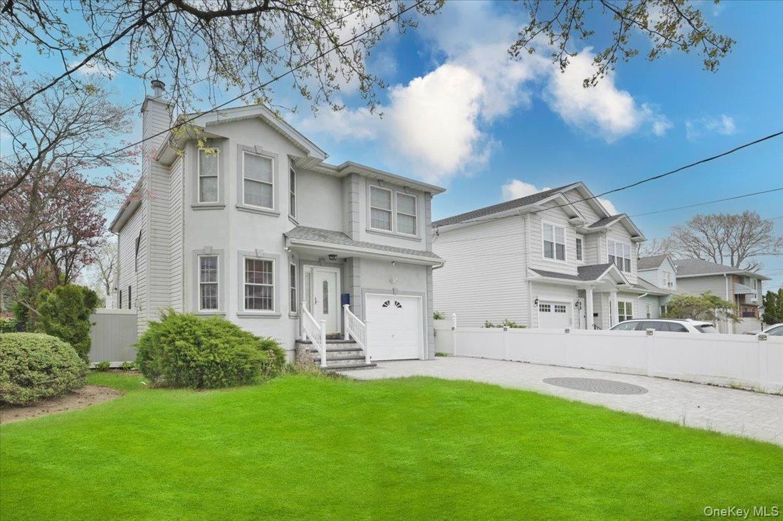 House in Merrick, New York, United States 2 - 17799550