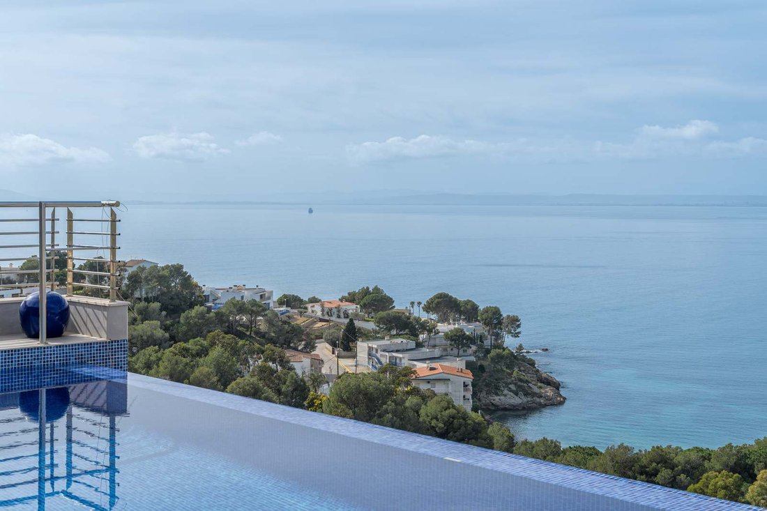 Villa in Roses, Catalonia, Spain 2 - 17286451