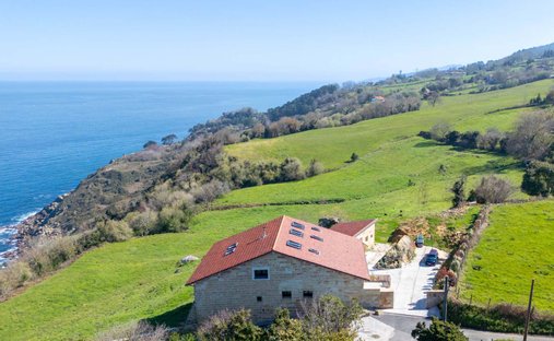 Villa in Mendebaldea, Donostia-San Sebastian, Spain 1