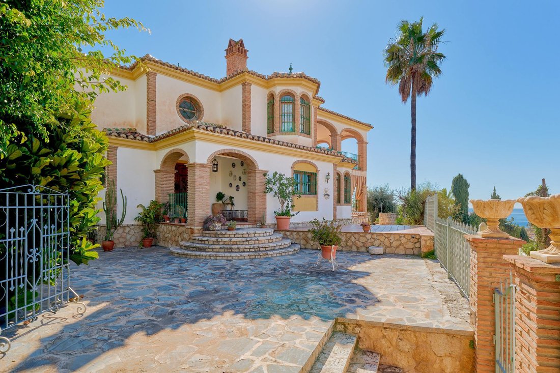 Villa in Rincon de la Victoria, Andalusia, Spain 1 - 17438000