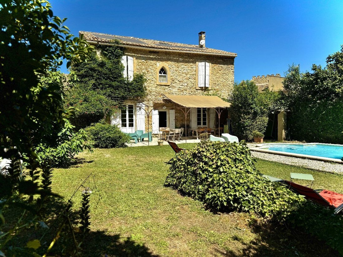 Villa in Châteauneuf-du-Pape, Provence-Alpes-Côte d'Azur, France 2 - 17796899