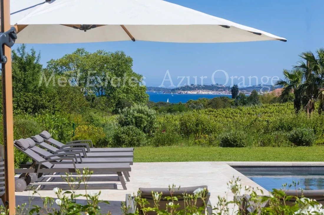 Villa in Grimaud, Provence-Alpes-Côte d'Azur, France 1 - 17796339