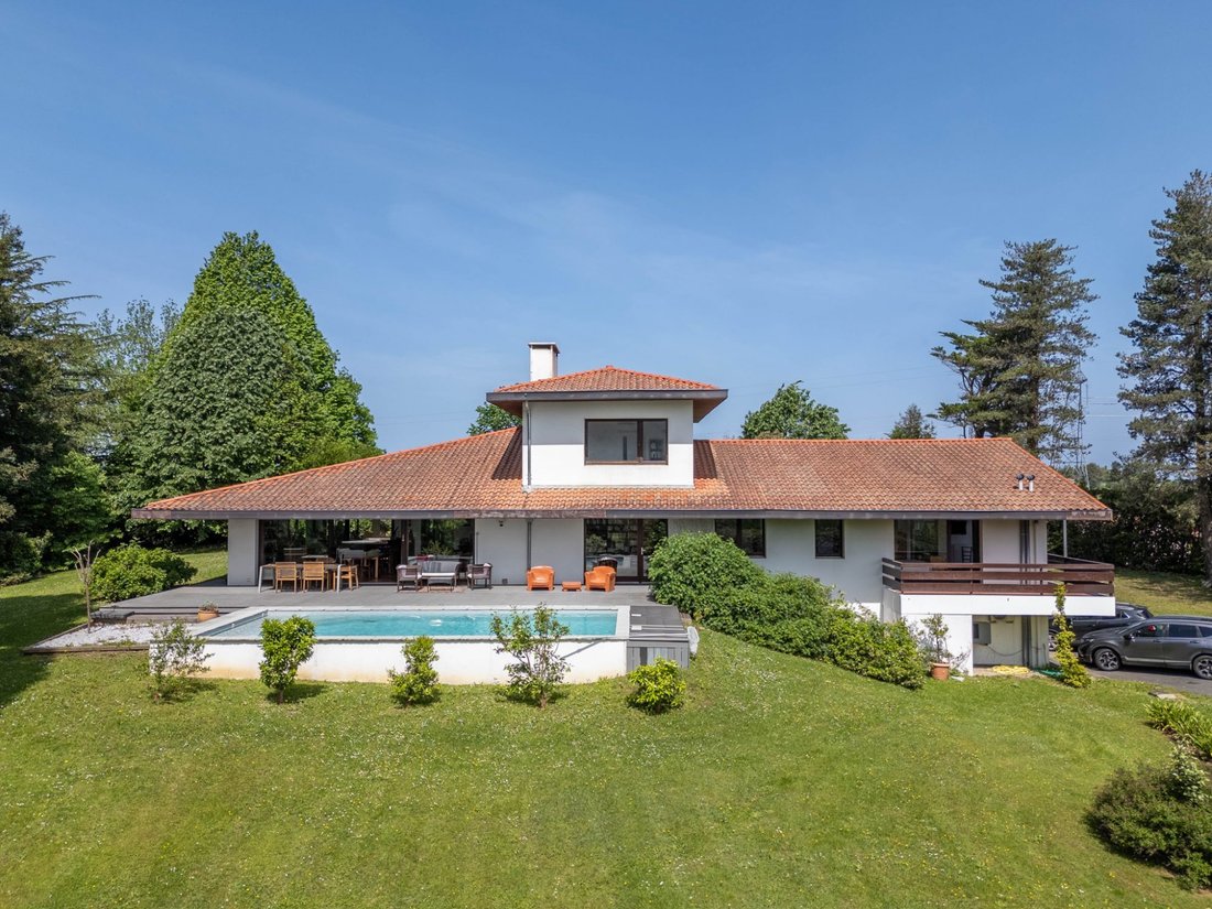 Villa in Mendi-Choko-Karrikatxar-Olhette, Urrugne, France 3 - 17771852
