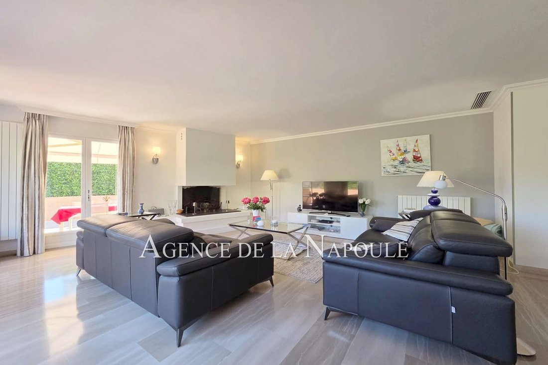 Villa in Le Cottage, Mandelieu-la-Napoule, France 2 - 17796962