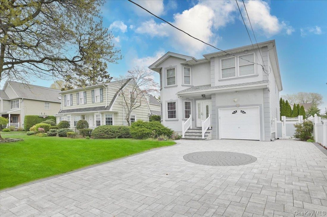 House in Merrick, New York, United States 3 - 17799550
