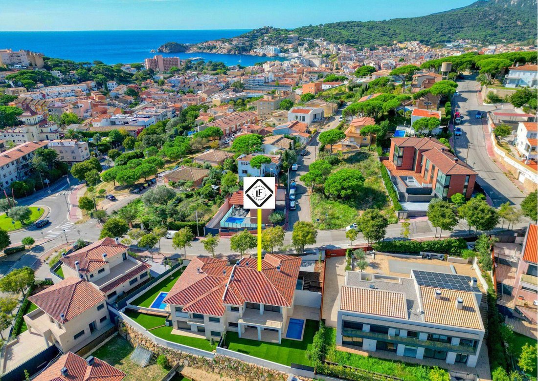 Villa in Sant Feliu de Guixols, Catalonia, Spain 3 - 16989636