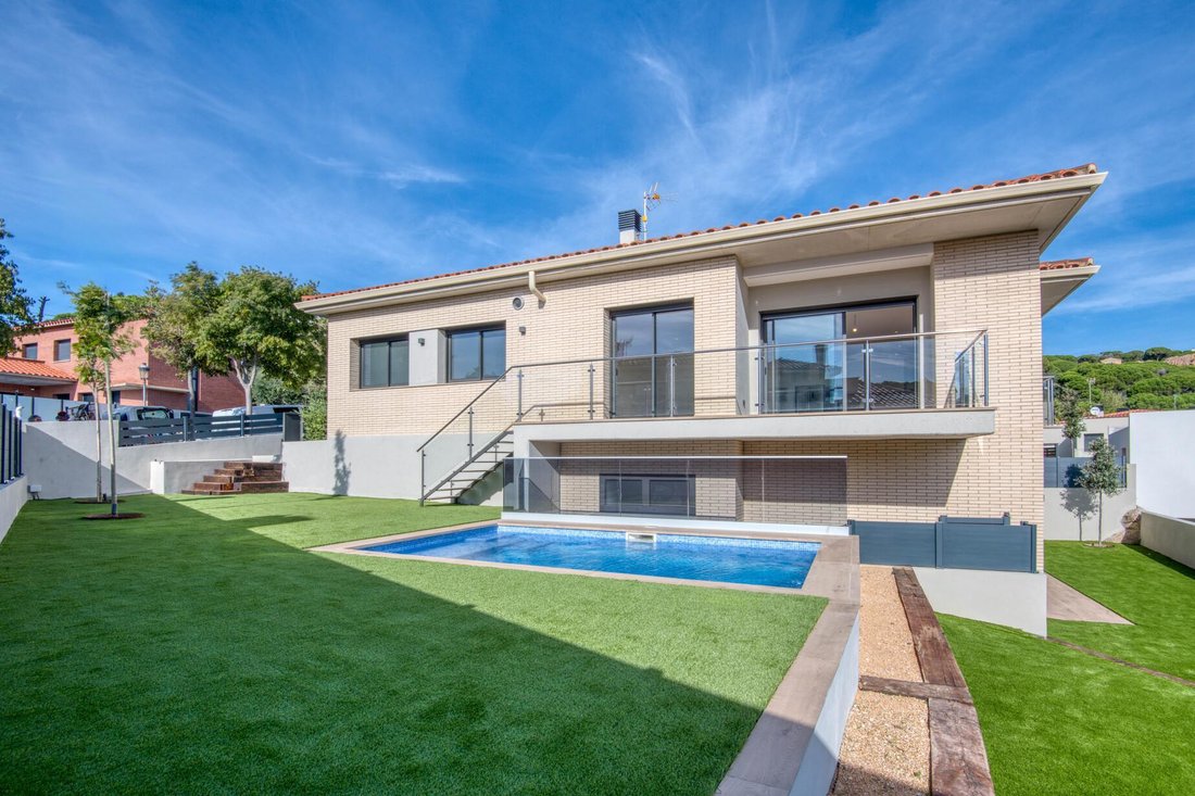Villa in Sant Feliu de Guixols, Catalonia, Spain 1 - 16988816