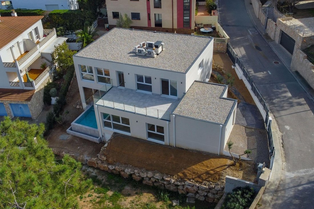 Villa in Llanca, Catalonia, Spain 2 - 16989379
